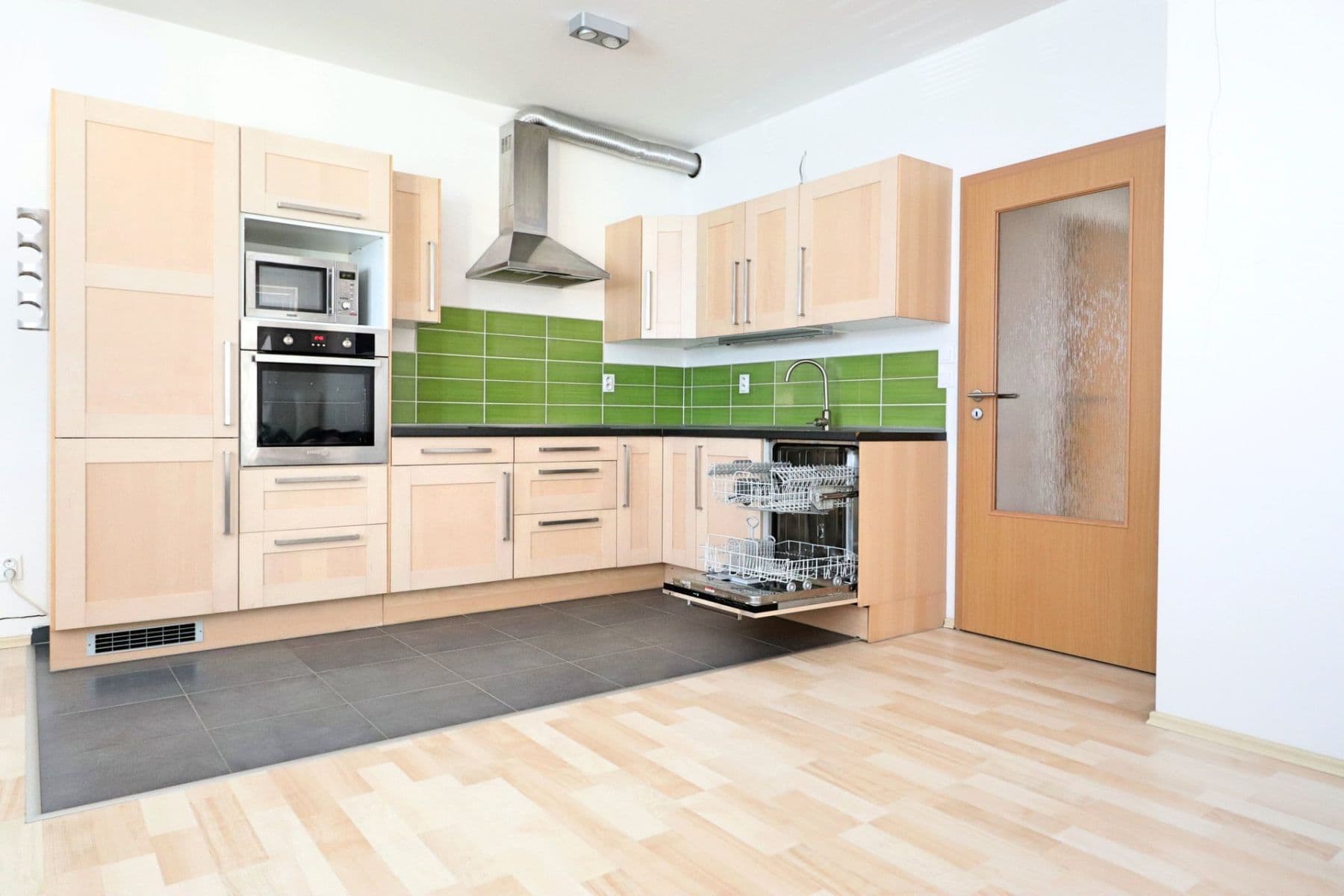 2 bedroom with open-plan kitchen flat to rent, 81 m², Sicherova, Prague, Prague 2 bedroom with open-plan kitchen flat to rent, 81 m², Sicherova, Prague, Prague