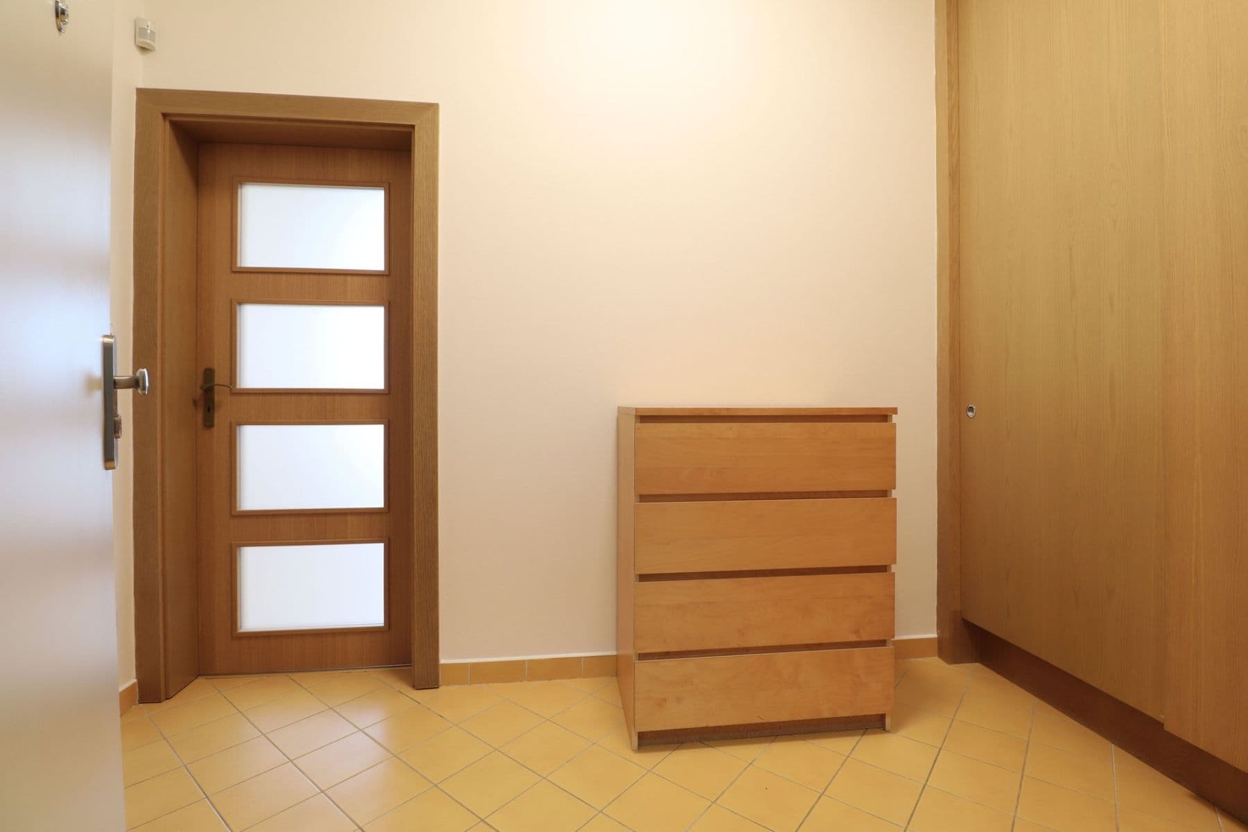 Studio flat to rent, 34 m², Českomoravská, Prague, Prague Studio flat to rent, 34 m², Českomoravská, Prague, Prague