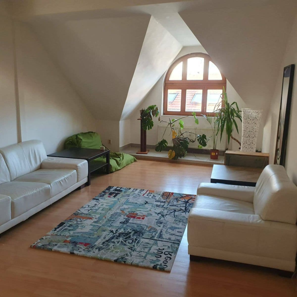 3 bedroom with open-plan kitchen flat to rent, 140 m², Francouzská, Brno, Jihomoravský Region 3 bedroom with open-plan kitchen flat to rent, 140 m², Francouzská, Brno, Jihomoravský Region