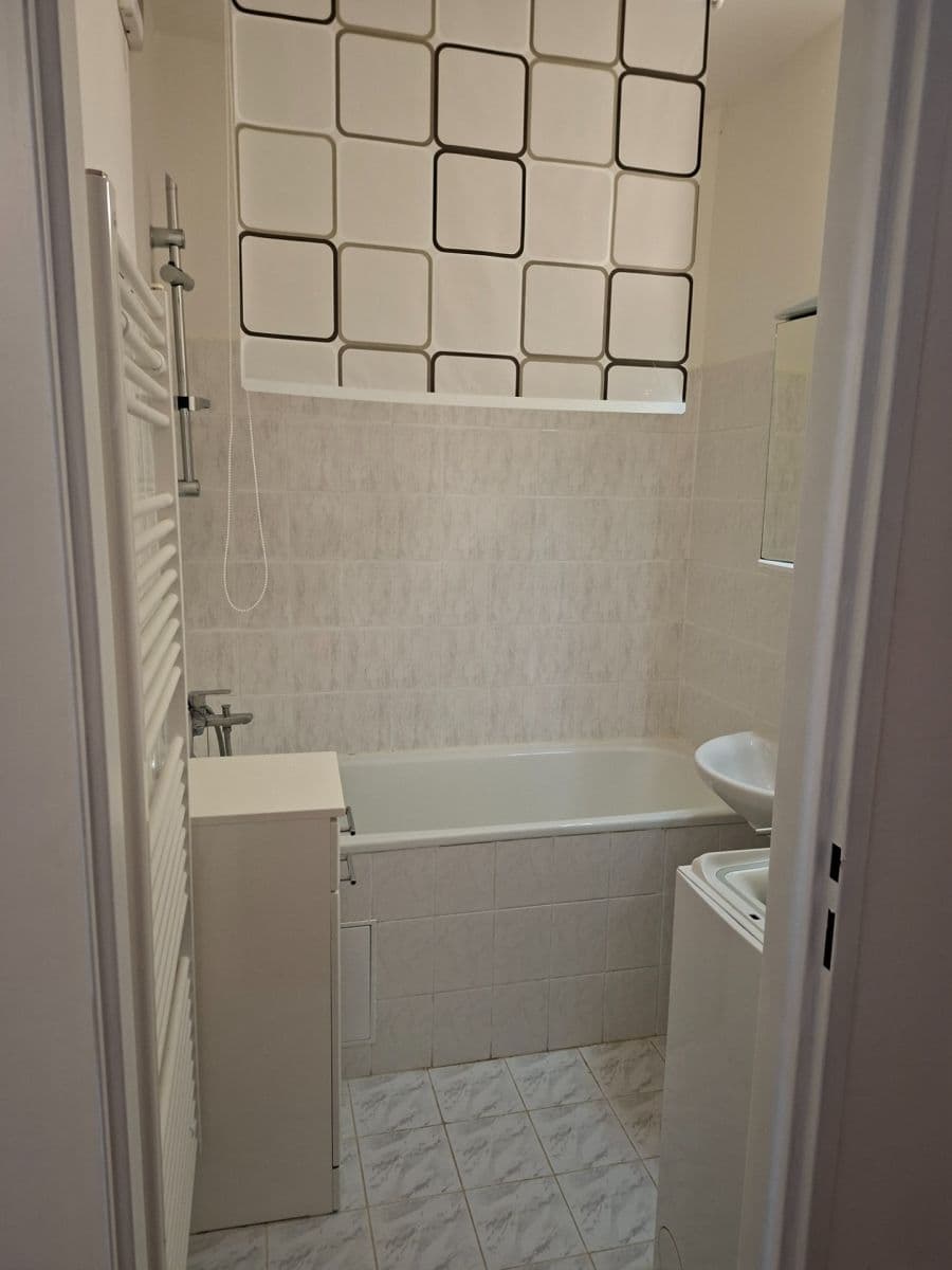 3 bedroom flat to rent, 82 m², Bašteckého, Prague, Prague 3 bedroom flat to rent, 82 m², Bašteckého, Prague, Prague