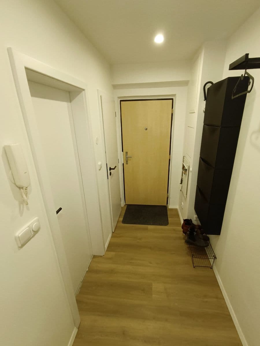 2 bedroom with open-plan kitchen flat to rent, 58 m², sídl. Hůrka, Kralupy nad Vltavou, Středočeský Region 2 bedroom with open-plan kitchen flat to rent, 58 m², sídl. Hůrka, Kralupy nad Vltavou, Středočeský Region