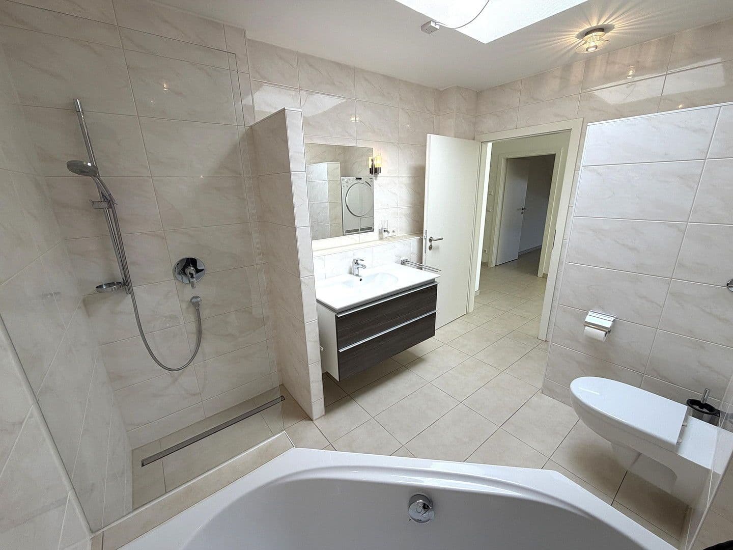 2 bedroom with open-plan kitchen flat for sale, 98 m², Weinstadt, Baden-Württemberg 2 bedroom with open-plan kitchen flat for sale, 98 m², Weinstadt, Baden-Württemberg