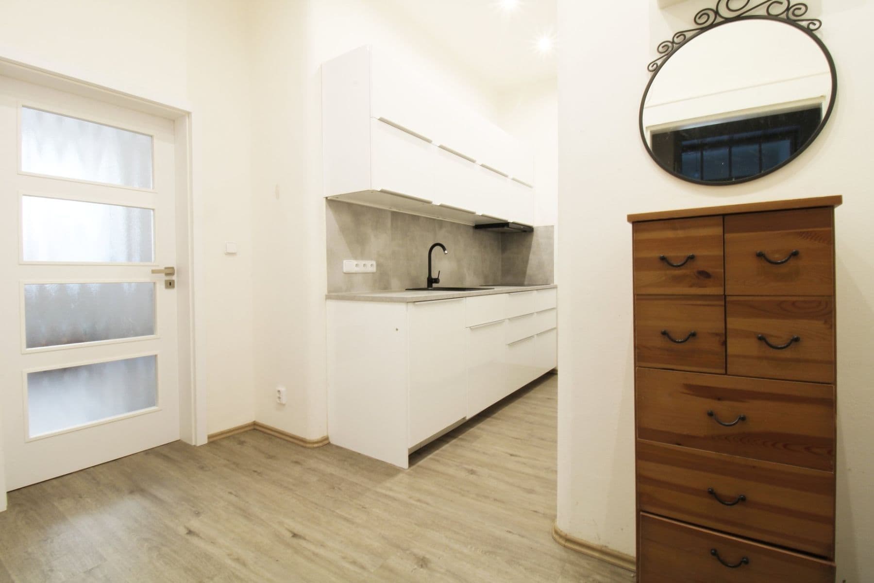 1 bedroom with open-plan kitchen flat to rent, 51 m², Podolská, Prague, Prague 1 bedroom with open-plan kitchen flat to rent, 51 m², Podolská, Prague, Prague