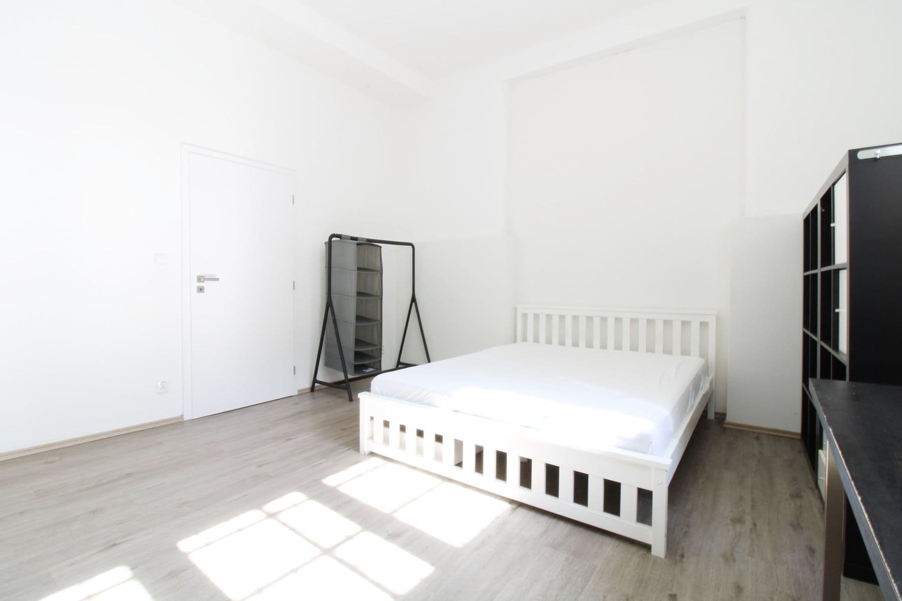 1 bedroom with open-plan kitchen flat to rent, 51 m², Podolská, Prague, Prague 1 bedroom with open-plan kitchen flat to rent, 51 m², Podolská, Prague, Prague