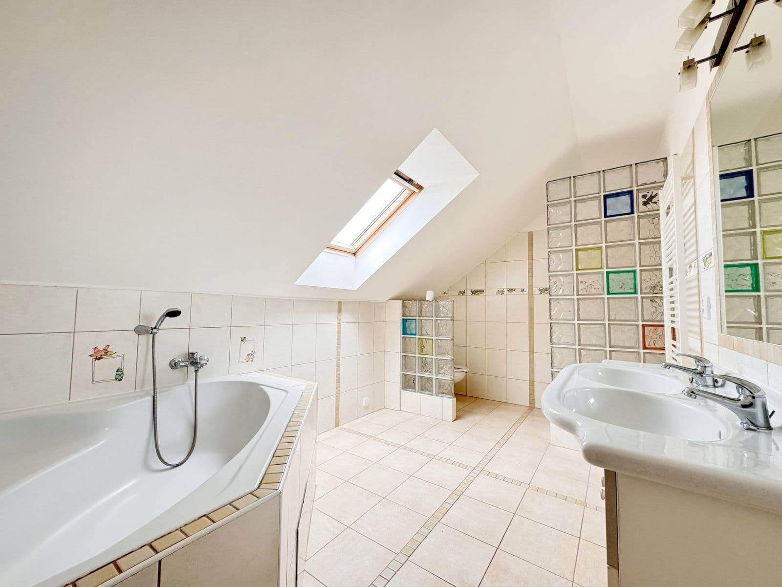 3 bedroom flat to rent, 119 m², Žitná, Šestajovice, Středočeský Region 3 bedroom flat to rent, 119 m², Žitná, Šestajovice, Středočeský Region