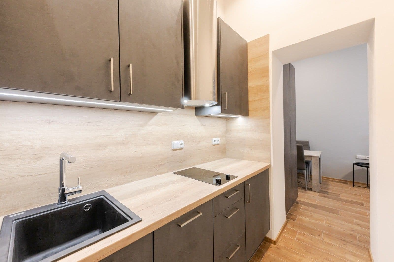 Studio flat to rent, 23 m², Janáčkovo nábřeží, Prague, Prague Studio flat to rent, 23 m², Janáčkovo nábřeží, Prague, Prague