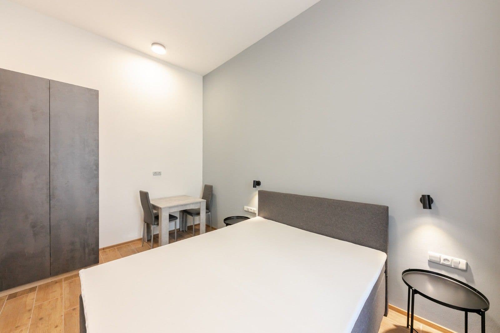 Studio flat to rent, 23 m², Janáčkovo nábřeží, Prague, Prague Studio flat to rent, 23 m², Janáčkovo nábřeží, Prague, Prague