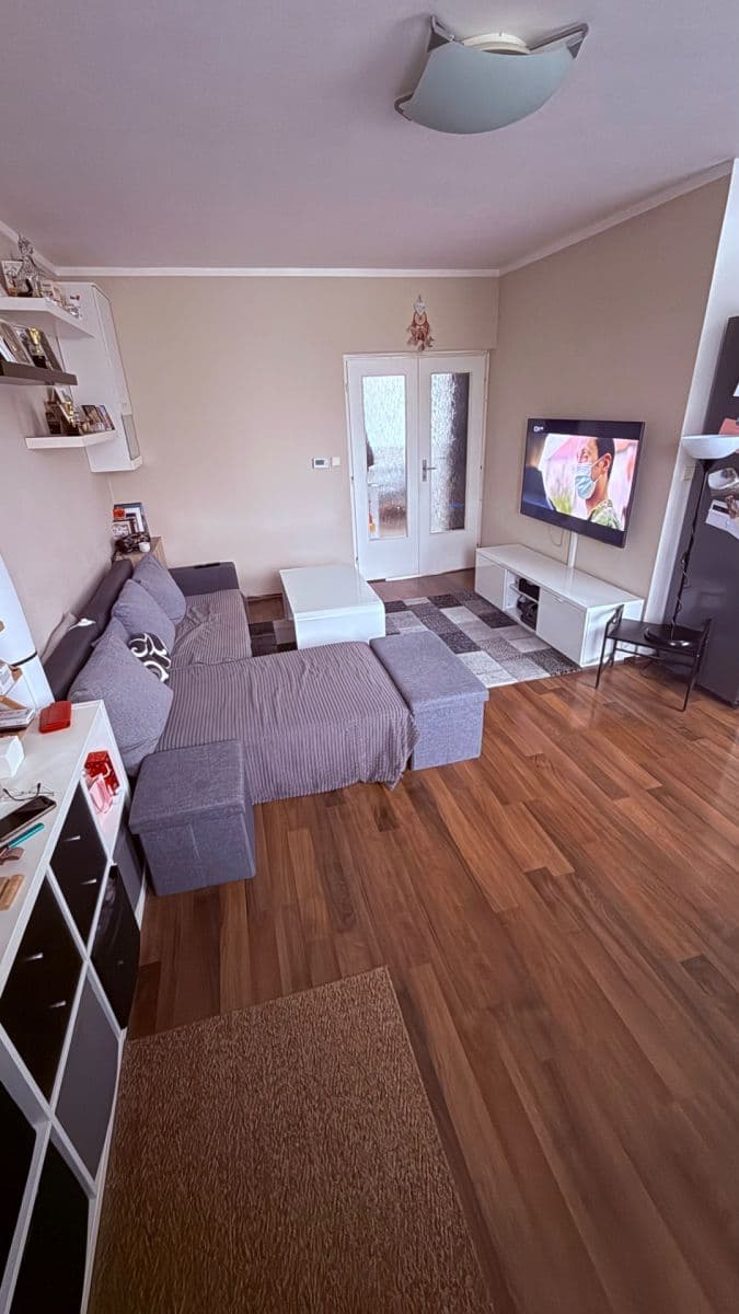 2 bedroom with open-plan kitchen flat to rent, 57 m², U Strouhy, Vestec, Středočeský Region 2 bedroom with open-plan kitchen flat to rent, 57 m², U Strouhy, Vestec, Středočeský Region