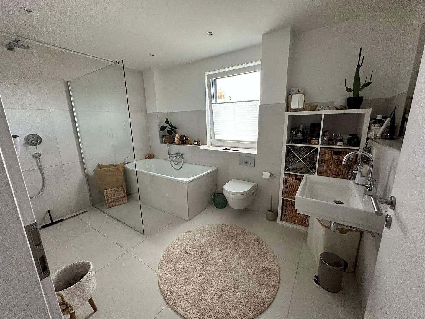 2 bedroom with open-plan kitchen flat to rent, 119 m², Bergheim, North Rhine-Westphalia 2 bedroom with open-plan kitchen flat to rent, 119 m², Bergheim, North Rhine-Westphalia