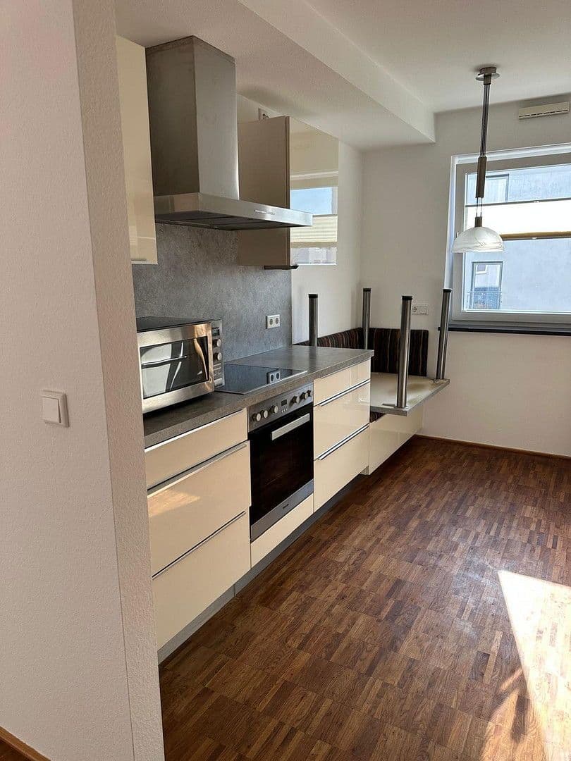 1 bedroom with open-plan kitchen flat to rent, 80 m², Hattersheim am Main, Hesse 1 bedroom with open-plan kitchen flat to rent, 80 m², Hattersheim am Main, Hesse