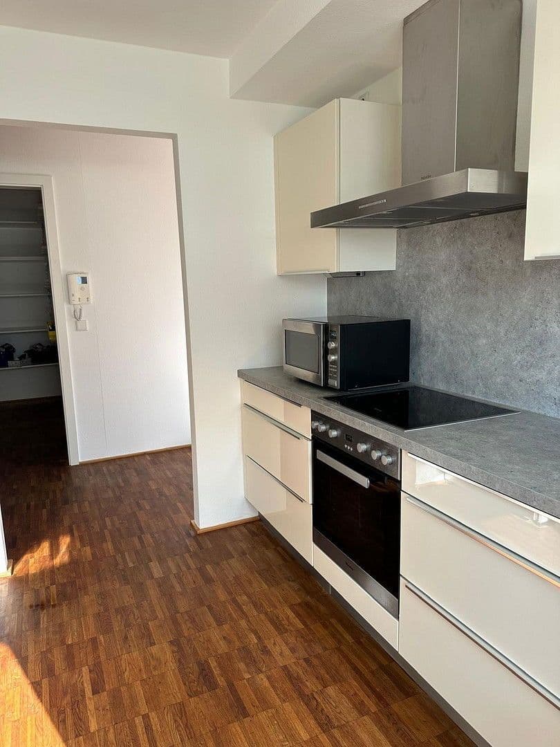1 bedroom with open-plan kitchen flat to rent, 80 m², Hattersheim am Main, Hesse 1 bedroom with open-plan kitchen flat to rent, 80 m², Hattersheim am Main, Hesse