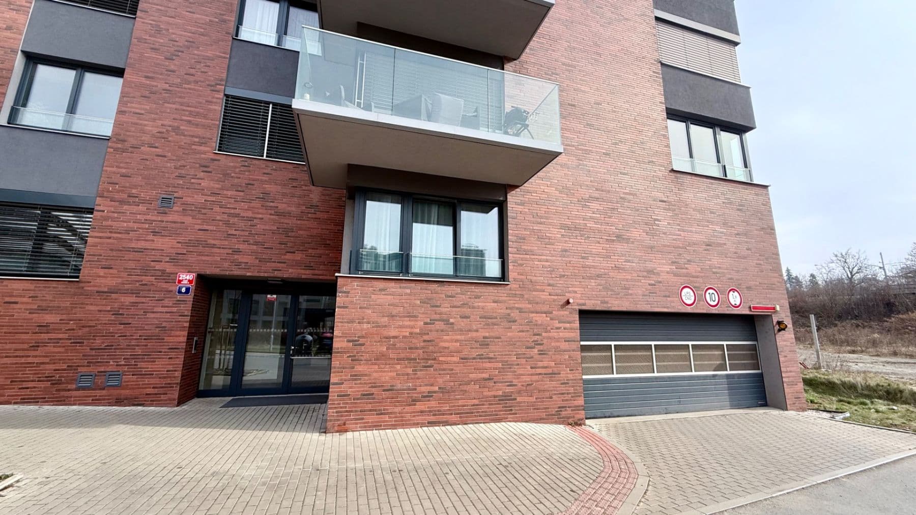 2 bedroom with open-plan kitchen flat for sale, 84 m², Vojenova, Prague, Prague 2 bedroom with open-plan kitchen flat for sale, 84 m², Vojenova, Prague, Prague