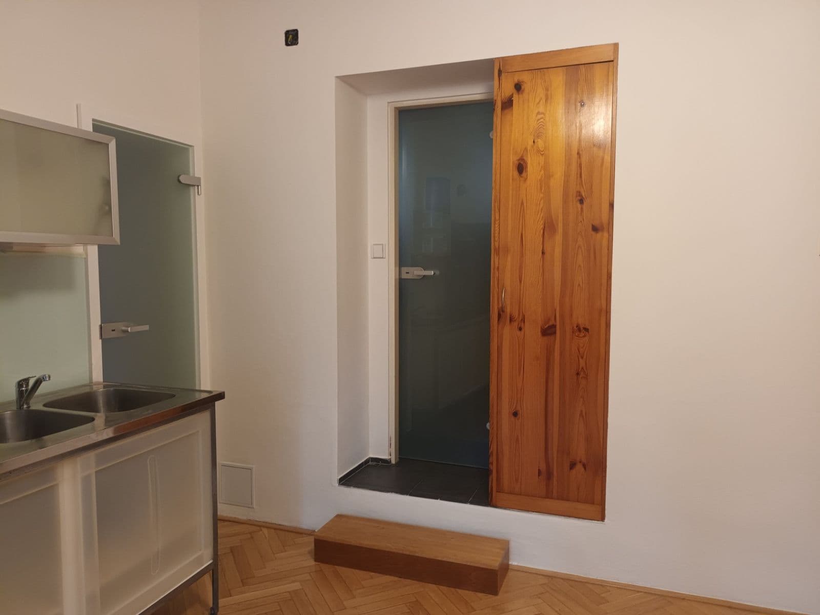 2 bedroom with open-plan kitchen flat to rent, 72 m², Veslařská, Brno, Jihomoravský Region 2 bedroom with open-plan kitchen flat to rent, 72 m², Veslařská, Brno, Jihomoravský Region