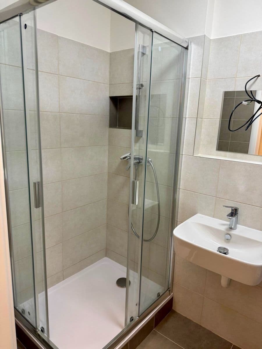 2 bedroom with open-plan kitchen flat to rent, 70 m², V Olšinách, Prague, Prague 2 bedroom with open-plan kitchen flat to rent, 70 m², V Olšinách, Prague, Prague