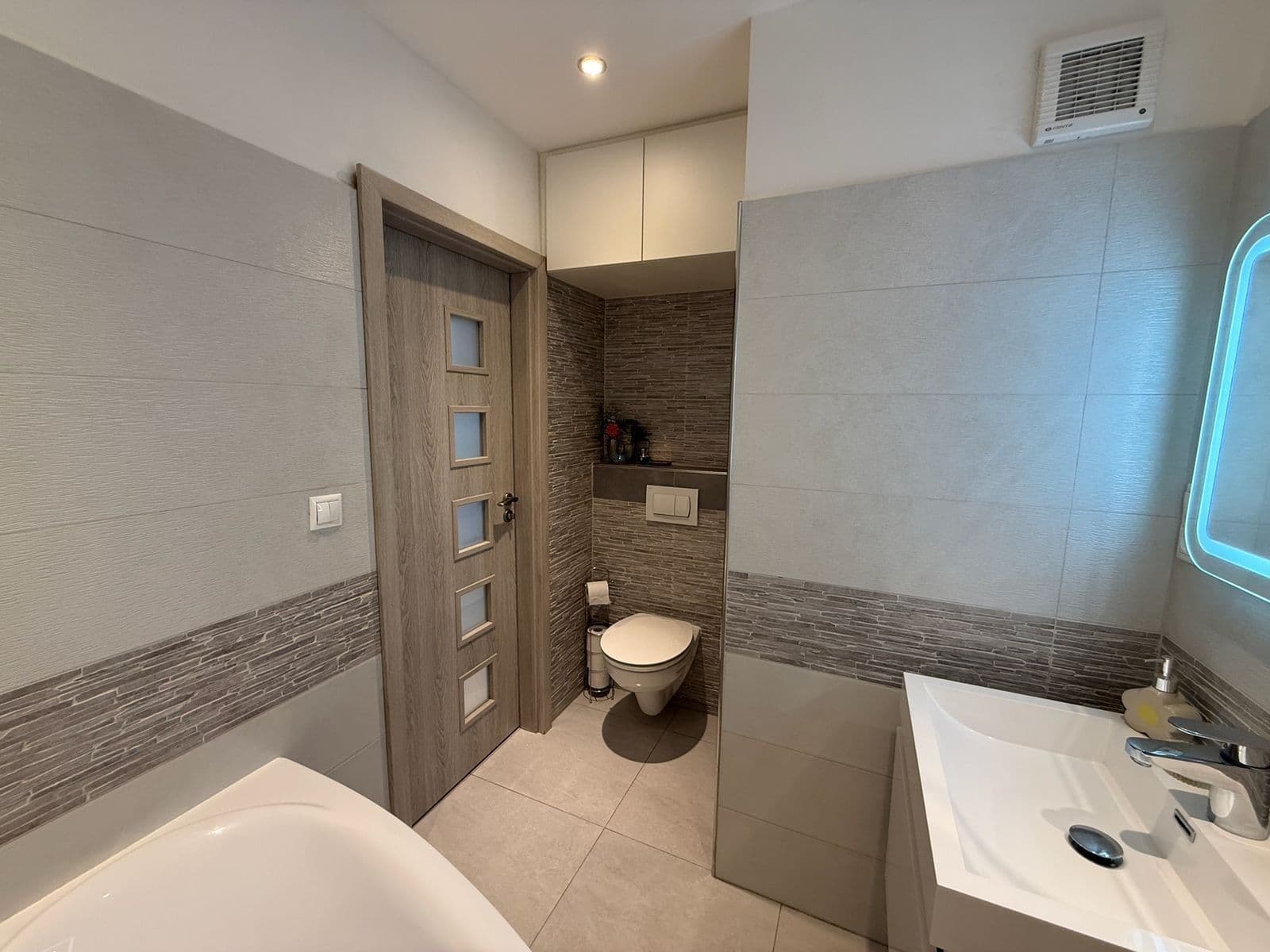 2 bedroom with open-plan kitchen flat to rent, 56 m², Vratislavská, Prague, Prague 2 bedroom with open-plan kitchen flat to rent, 56 m², Vratislavská, Prague, Prague