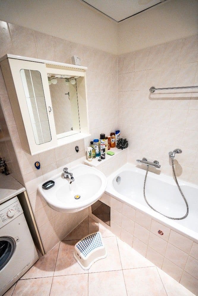 3 bedroom flat to rent, 103 m², Lotyšská, Prague, Prague 3 bedroom flat to rent, 103 m², Lotyšská, Prague, Prague