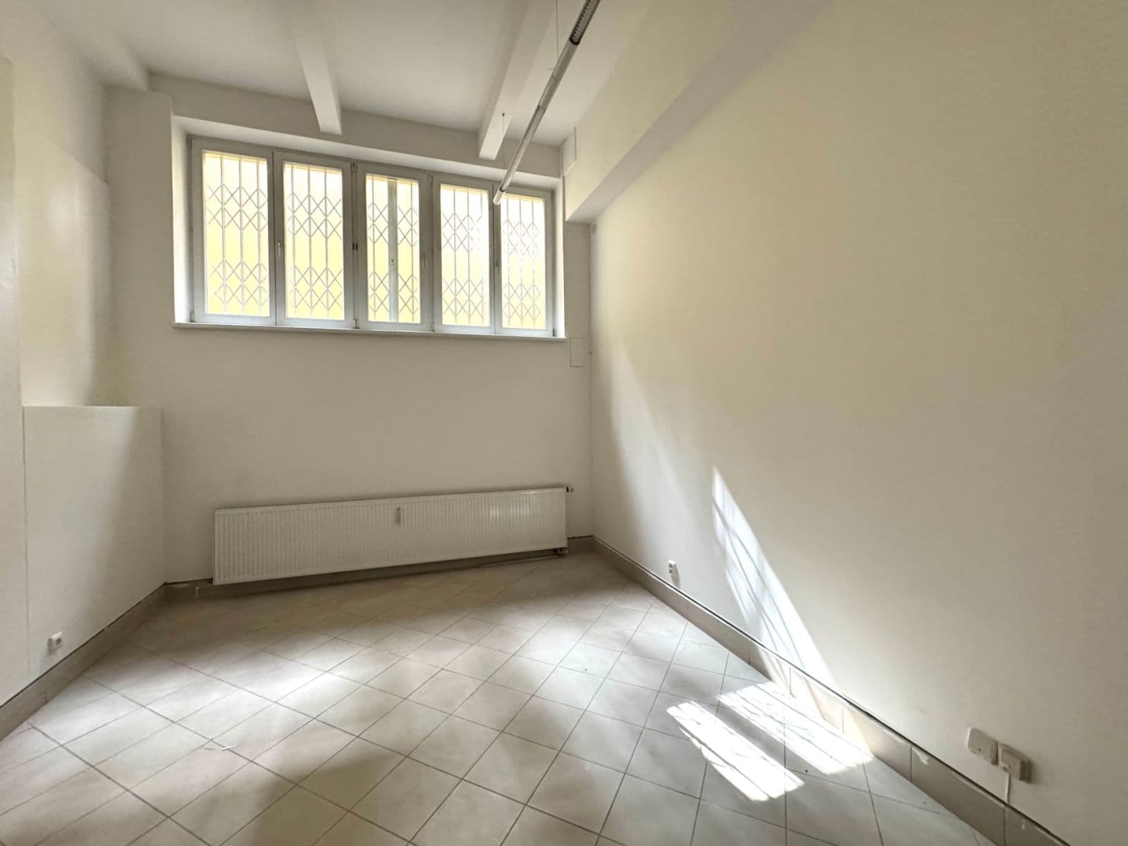 non-residential property to rent, 107 m², Vlašská, Prague, Prague non-residential property to rent, 107 m², Vlašská, Prague, Prague