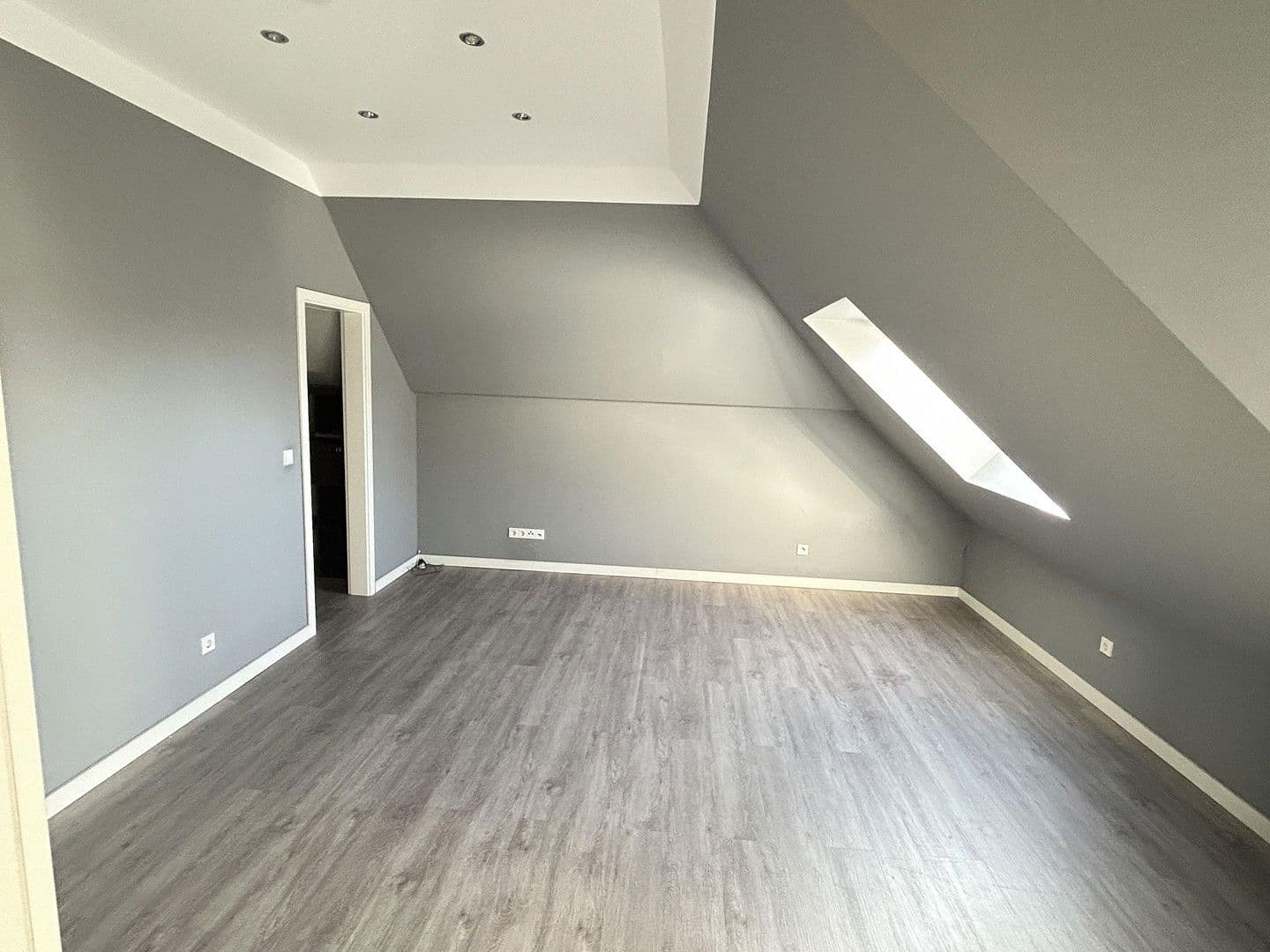 4 bedroom with open-plan kitchen flat to rent, 226 m², Lambertusstr.36, Troisdorf, North Rhine-Westphalia 4 bedroom with open-plan kitchen flat to rent, 226 m², Lambertusstr.36, Troisdorf, North Rhine-Westphalia