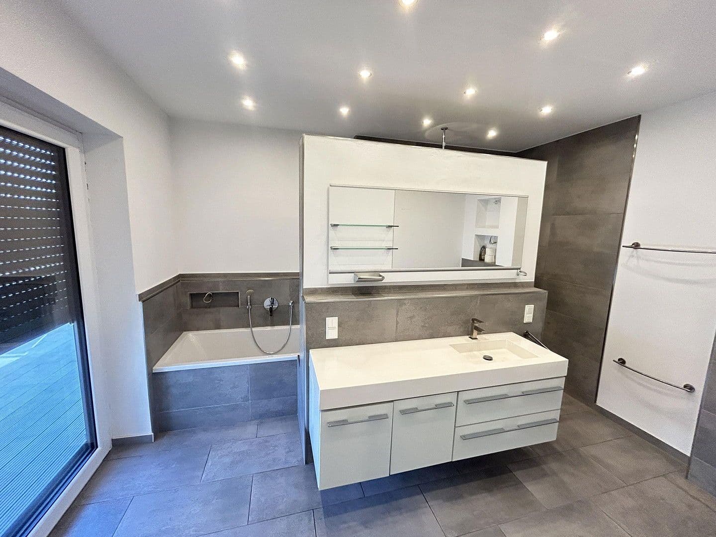 4 bedroom with open-plan kitchen flat to rent, 226 m², Lambertusstr.36, Troisdorf, North Rhine-Westphalia 4 bedroom with open-plan kitchen flat to rent, 226 m², Lambertusstr.36, Troisdorf, North Rhine-Westphalia