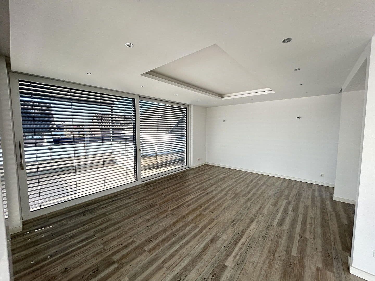 4 bedroom with open-plan kitchen flat to rent, 226 m², Lambertusstr.36, Troisdorf, North Rhine-Westphalia 4 bedroom with open-plan kitchen flat to rent, 226 m², Lambertusstr.36, Troisdorf, North Rhine-Westphalia