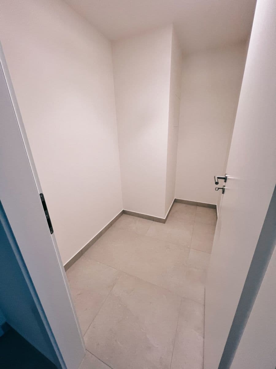 1 bedroom with open-plan kitchen flat to rent, 56 m², Poděbradská, Prague, Prague 1 bedroom with open-plan kitchen flat to rent, 56 m², Poděbradská, Prague, Prague