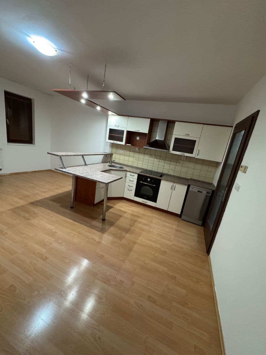 2 bedroom with open-plan kitchen flat to rent, 75 m², Chelčického, Kolín, Středočeský Region 2 bedroom with open-plan kitchen flat to rent, 75 m², Chelčického, Kolín, Středočeský Region