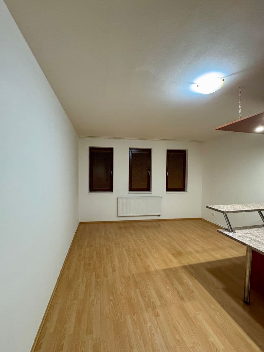 2 bedroom with open-plan kitchen flat to rent, 75 m², Chelčického, Kolín, Středočeský Region 2 bedroom with open-plan kitchen flat to rent, 75 m², Chelčického, Kolín, Středočeský Region