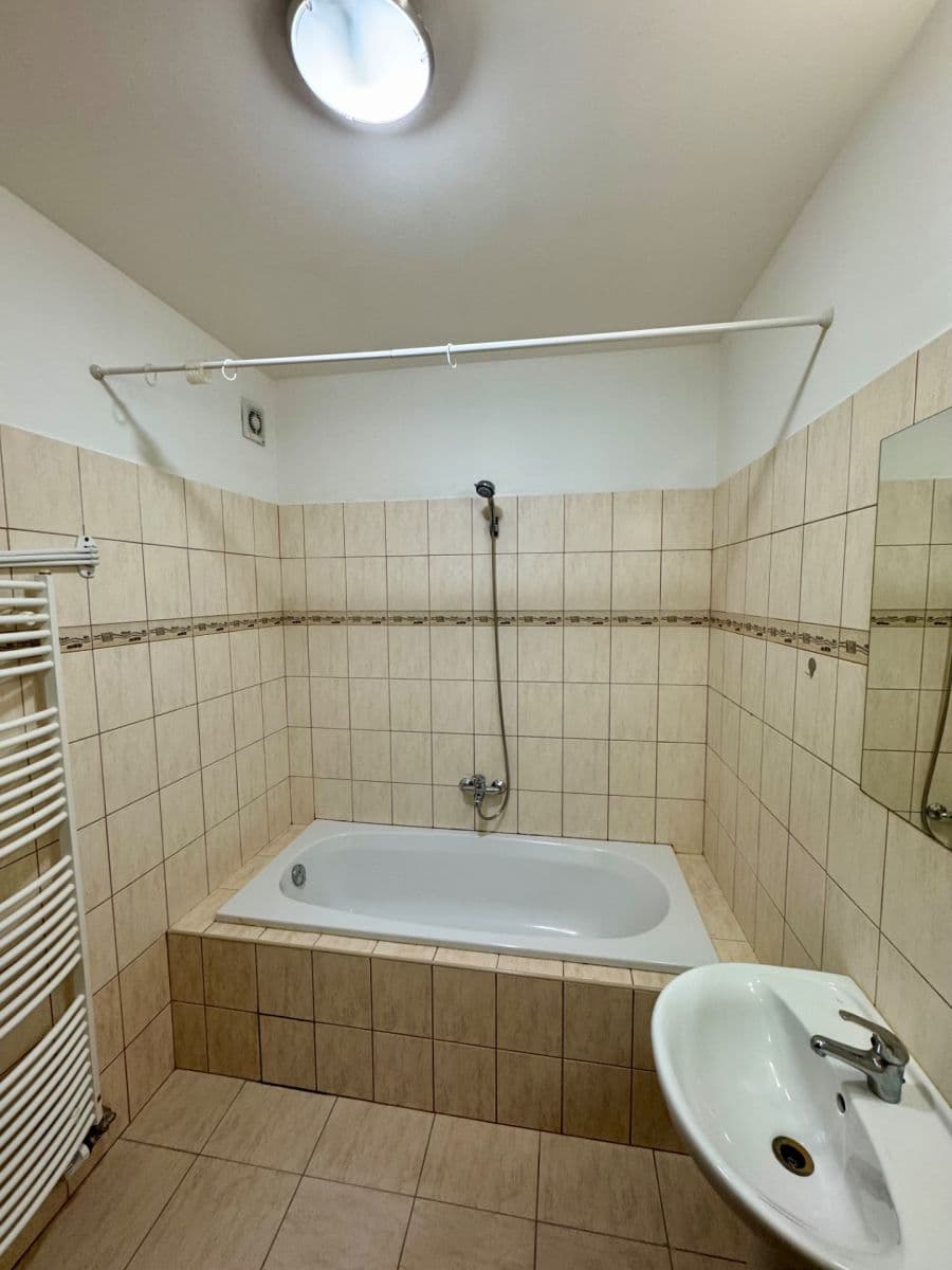 2 bedroom with open-plan kitchen flat to rent, 75 m², Chelčického, Kolín, Středočeský Region 2 bedroom with open-plan kitchen flat to rent, 75 m², Chelčického, Kolín, Středočeský Region