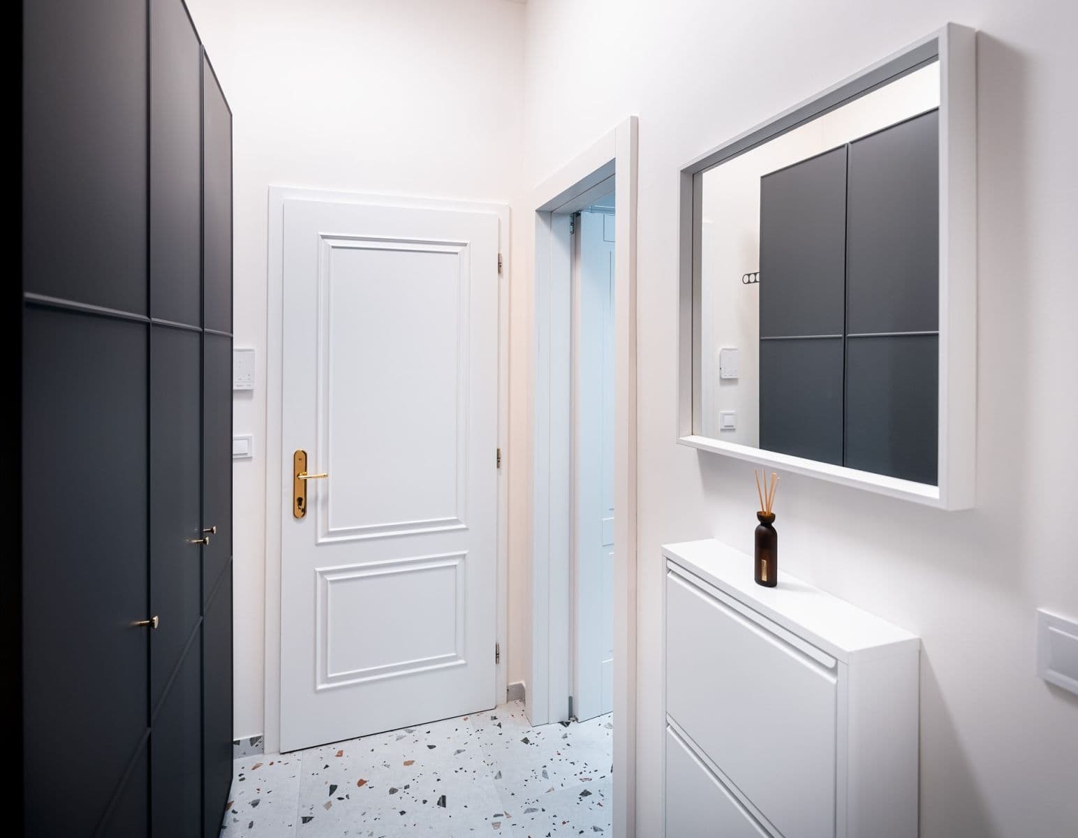 Studio flat to rent, 32 m², Ovenecká, Prague, Prague Studio flat to rent, 32 m², Ovenecká, Prague, Prague