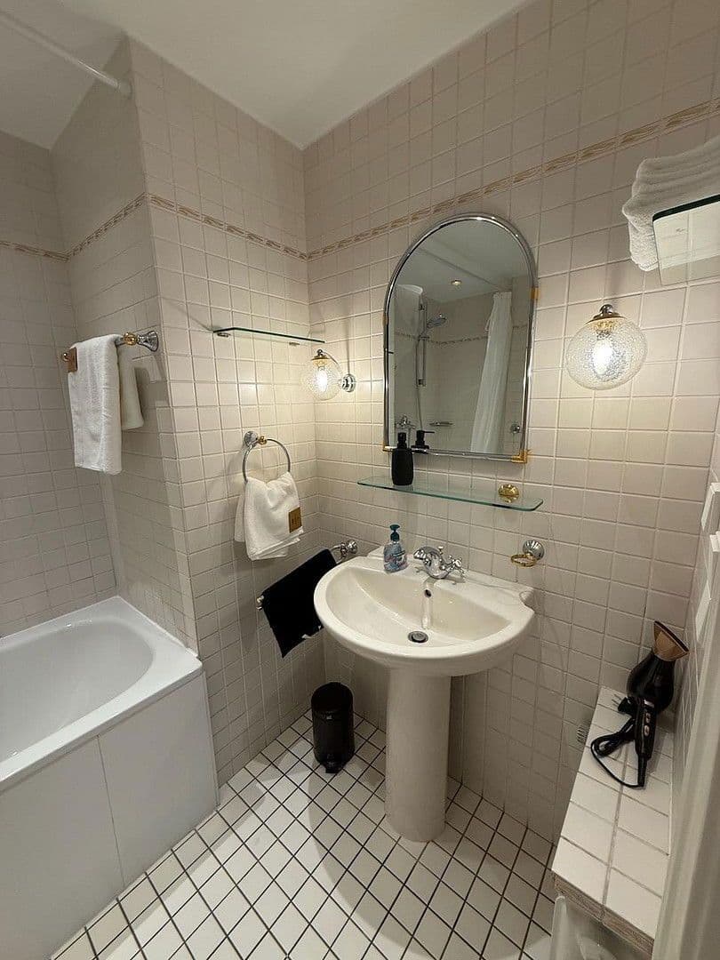 3 bedroom flat to rent, 90 m², Konrad-Adenauer-Ufer 31, Köln, North Rhine-Westphalia 3 bedroom flat to rent, 90 m², Konrad-Adenauer-Ufer 31, Köln, North Rhine-Westphalia