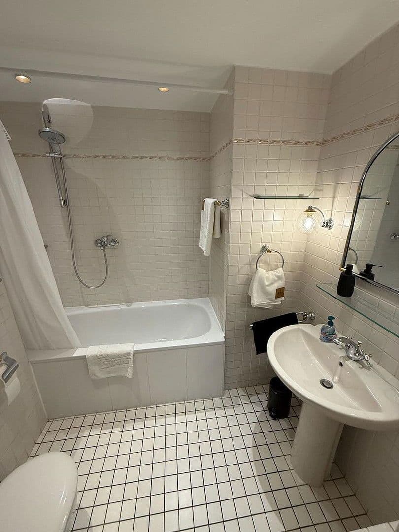 3 bedroom flat to rent, 90 m², Konrad-Adenauer-Ufer 31, Köln, North Rhine-Westphalia 3 bedroom flat to rent, 90 m², Konrad-Adenauer-Ufer 31, Köln, North Rhine-Westphalia