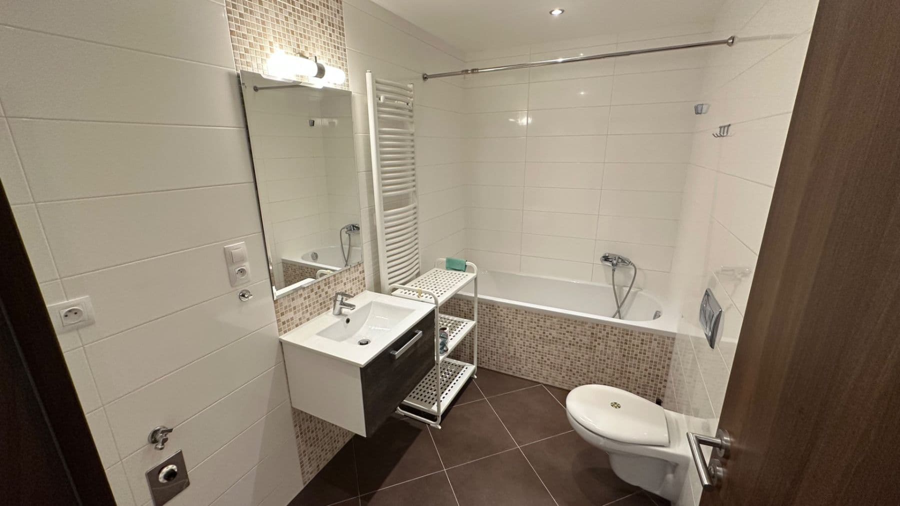 1 bedroom with open-plan kitchen flat to rent, 60 m², Modenská, Prague, Prague 1 bedroom with open-plan kitchen flat to rent, 60 m², Modenská, Prague, Prague