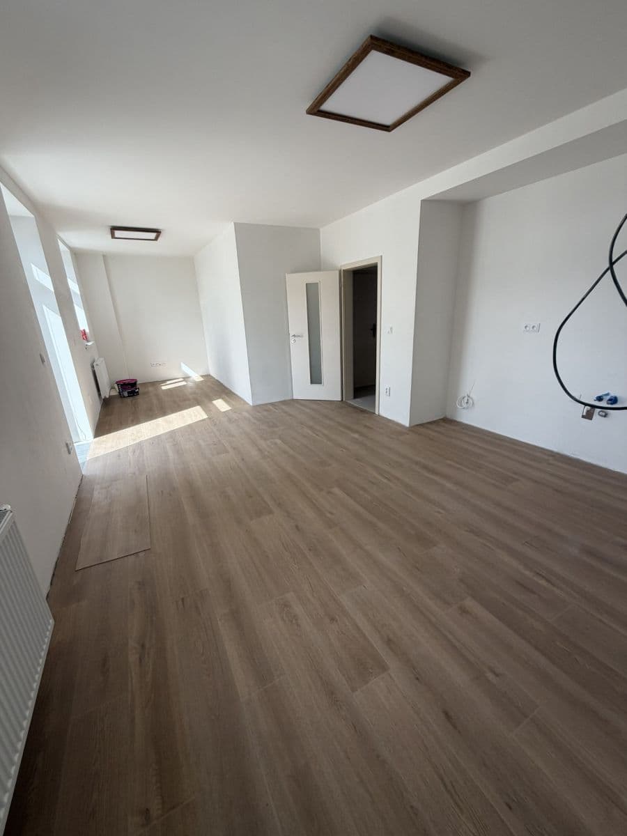 3 bedroom with open-plan kitchen flat to rent, 130 m², Novohradská, České Budějovice, Jihočeský Region 3 bedroom with open-plan kitchen flat to rent, 130 m², Novohradská, České Budějovice, Jihočeský Region