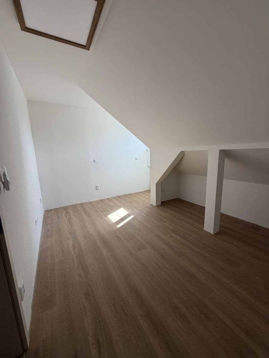 3 bedroom with open-plan kitchen flat to rent, 130 m², Novohradská, České Budějovice, Jihočeský Region 3 bedroom with open-plan kitchen flat to rent, 130 m², Novohradská, České Budějovice, Jihočeský Region