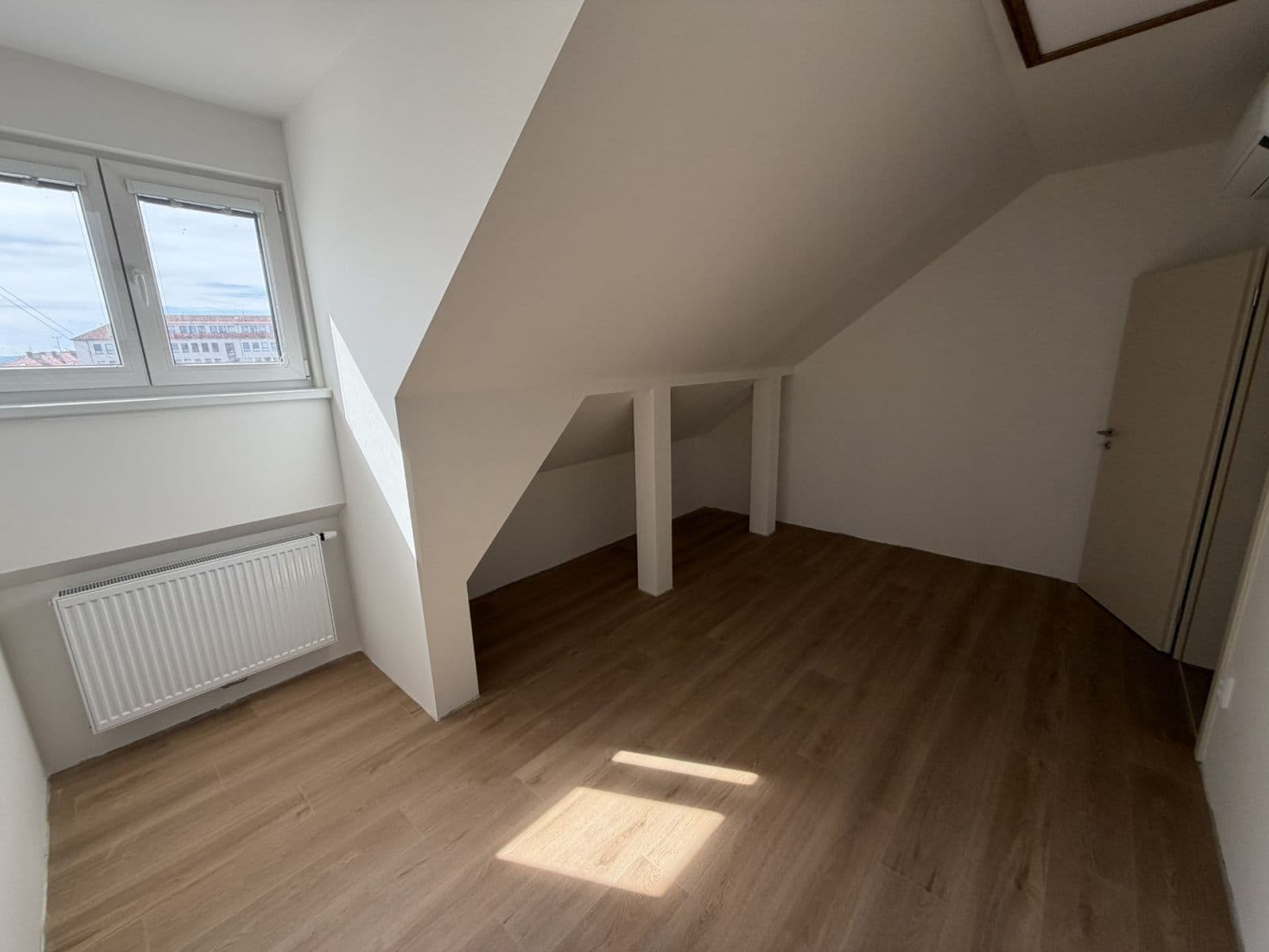 3 bedroom with open-plan kitchen flat to rent, 130 m², Novohradská, České Budějovice, Jihočeský Region 3 bedroom with open-plan kitchen flat to rent, 130 m², Novohradská, České Budějovice, Jihočeský Region