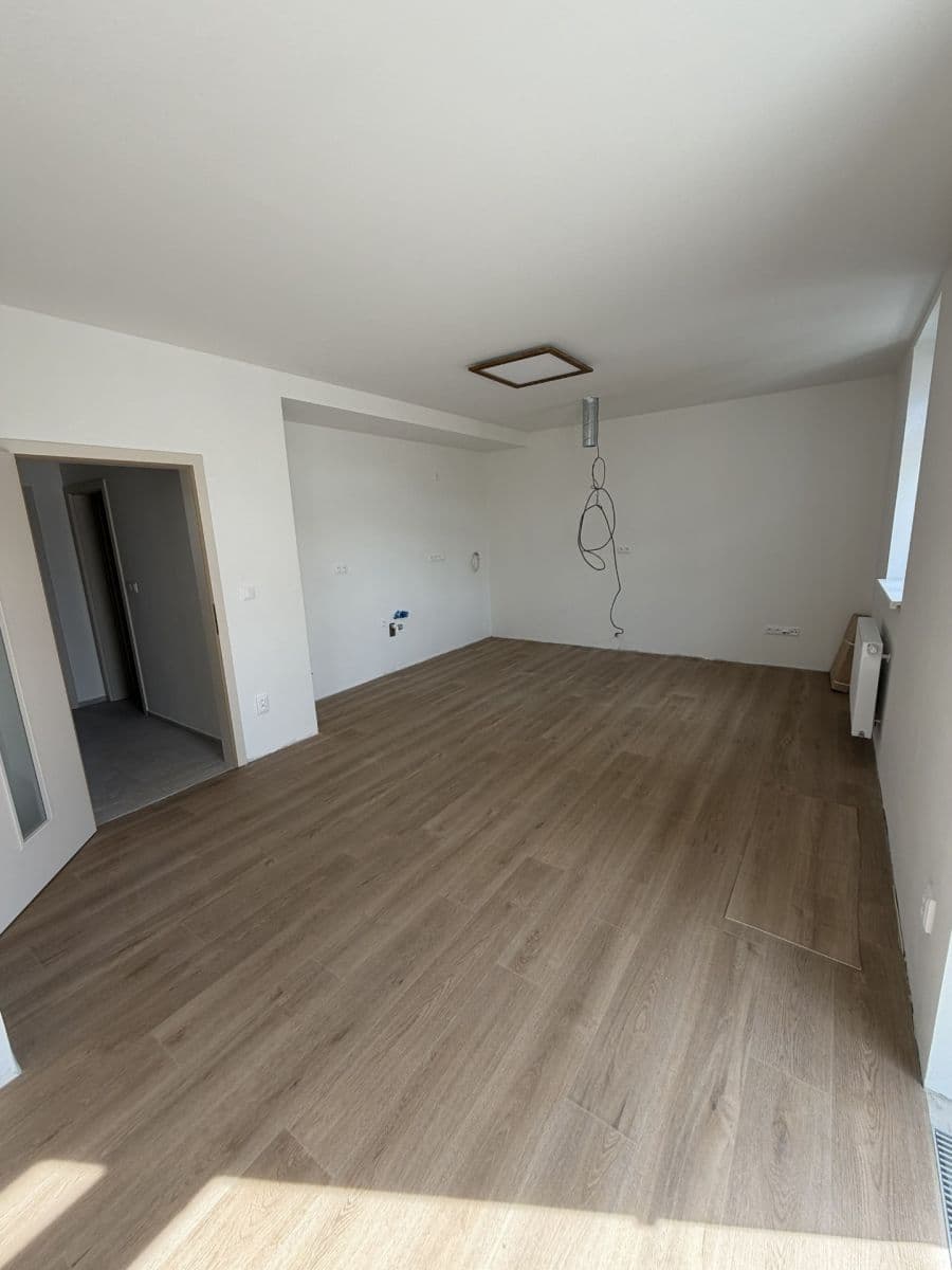 3 bedroom with open-plan kitchen flat to rent, 130 m², Novohradská, České Budějovice, Jihočeský Region 3 bedroom with open-plan kitchen flat to rent, 130 m², Novohradská, České Budějovice, Jihočeský Region