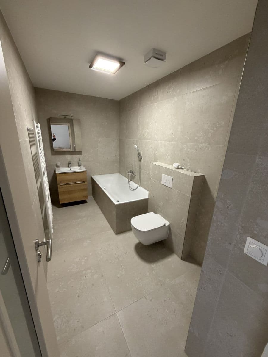 3 bedroom with open-plan kitchen flat to rent, 130 m², Novohradská, České Budějovice, Jihočeský Region 3 bedroom with open-plan kitchen flat to rent, 130 m², Novohradská, České Budějovice, Jihočeský Region