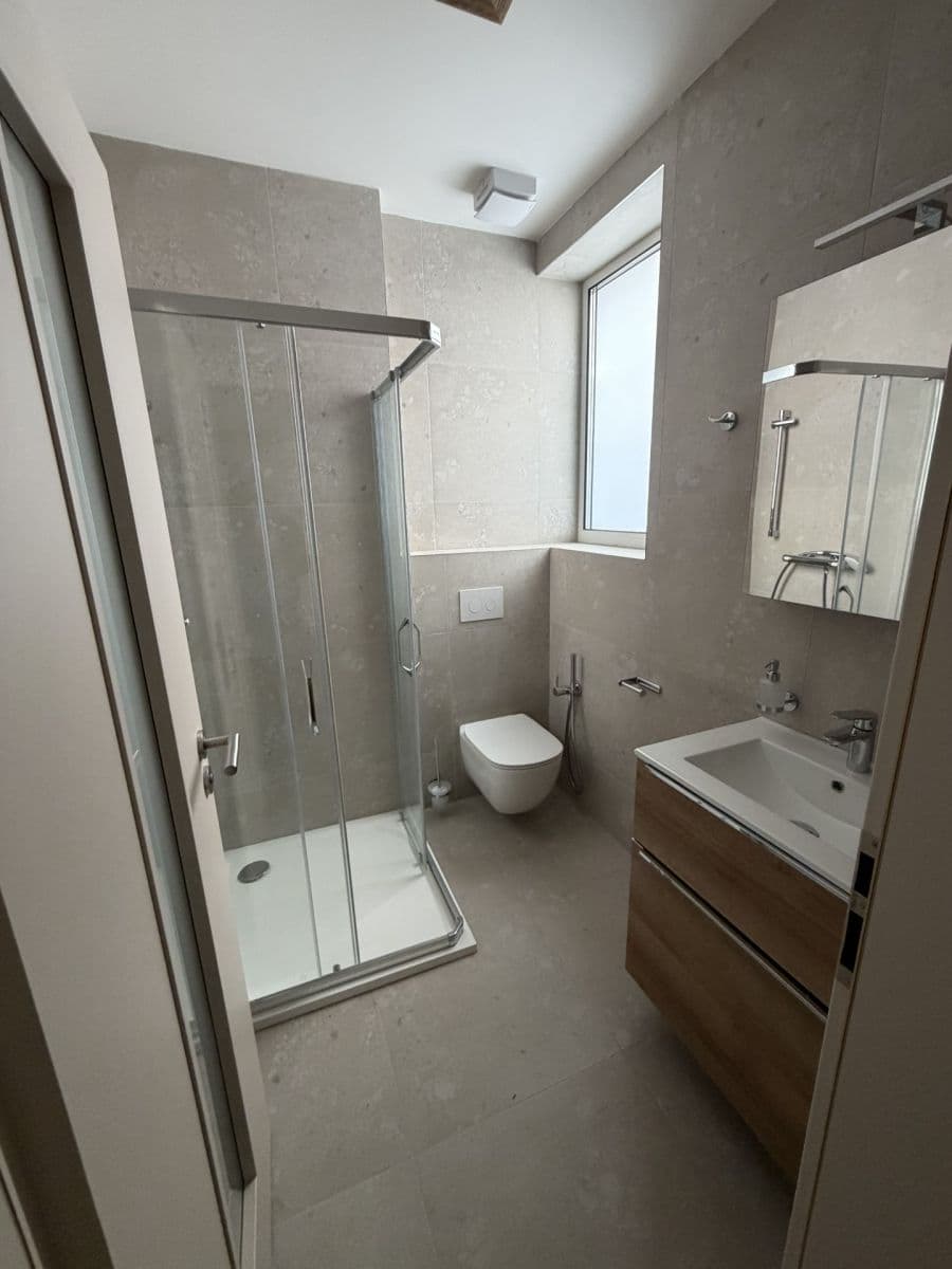 3 bedroom with open-plan kitchen flat to rent, 130 m², Novohradská, České Budějovice, Jihočeský Region 3 bedroom with open-plan kitchen flat to rent, 130 m², Novohradská, České Budějovice, Jihočeský Region