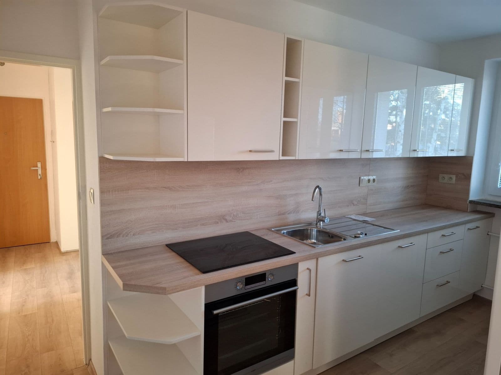 3 bedroom flat to rent, 73 m², Klecany, Středočeský Region 3 bedroom flat to rent, 73 m², Klecany, Středočeský Region