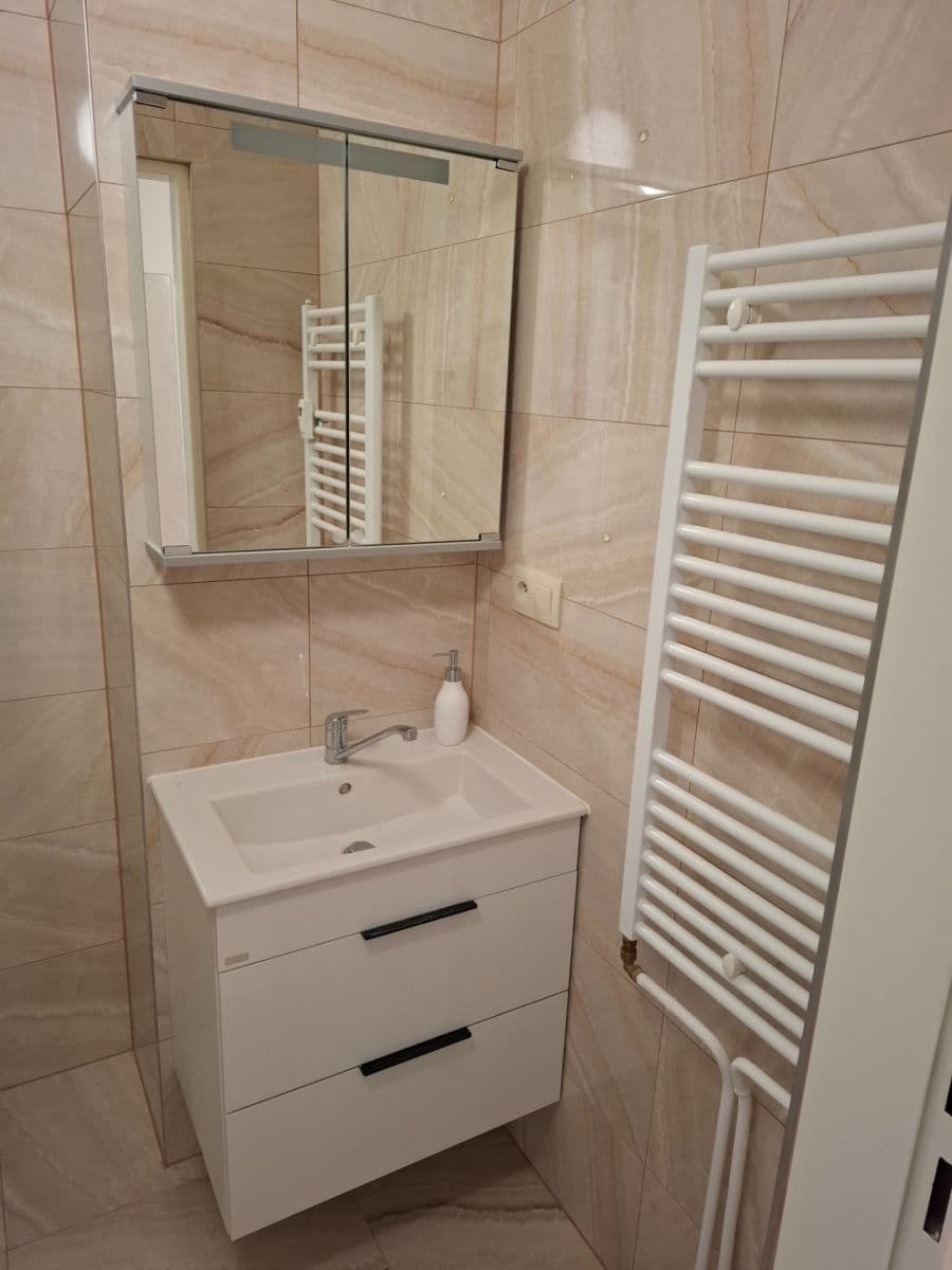 3 bedroom flat to rent, 73 m², Klecany, Středočeský Region 3 bedroom flat to rent, 73 m², Klecany, Středočeský Region