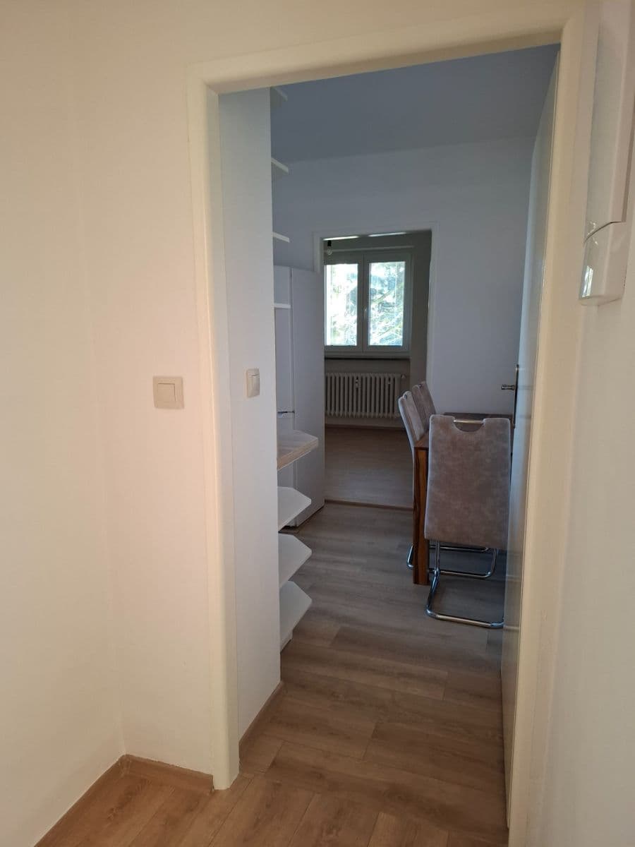 3 bedroom flat to rent, 73 m², Klecany, Středočeský Region 3 bedroom flat to rent, 73 m², Klecany, Středočeský Region