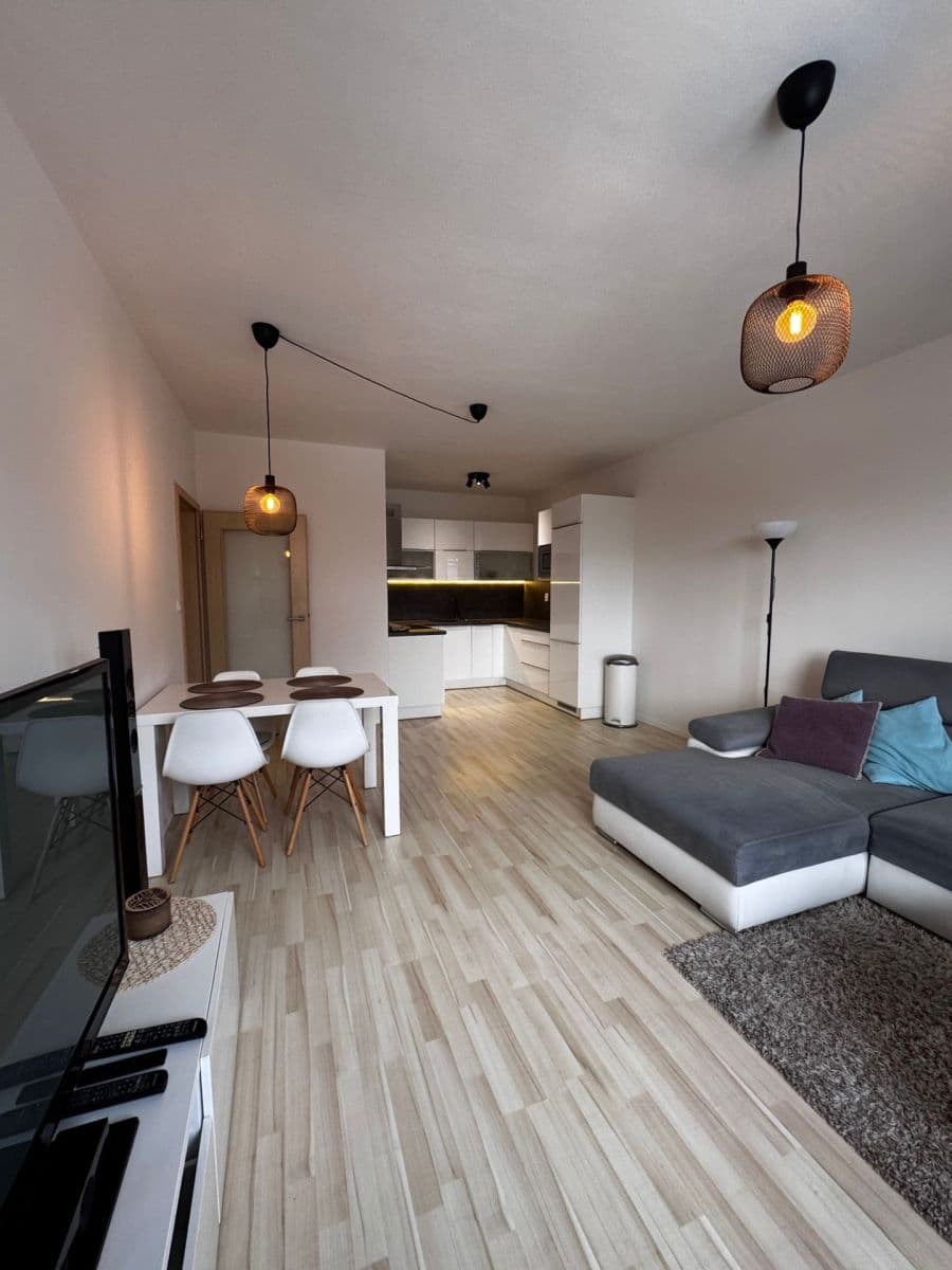 1 bedroom with open-plan kitchen flat to rent, 59 m², Houbalova, Brno, Jihomoravský Region 1 bedroom with open-plan kitchen flat to rent, 59 m², Houbalova, Brno, Jihomoravský Region