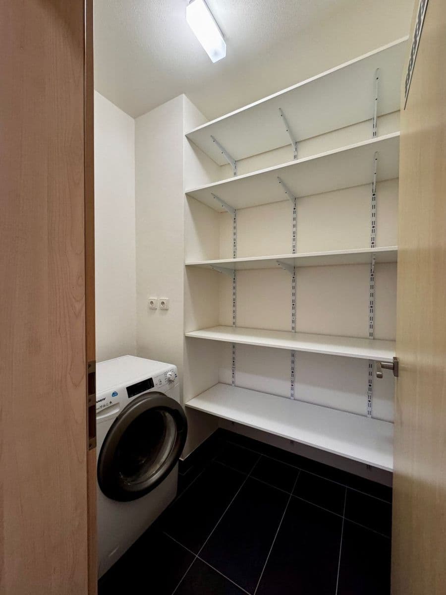 1 bedroom with open-plan kitchen flat to rent, 59 m², Houbalova, Brno, Jihomoravský Region 1 bedroom with open-plan kitchen flat to rent, 59 m², Houbalova, Brno, Jihomoravský Region