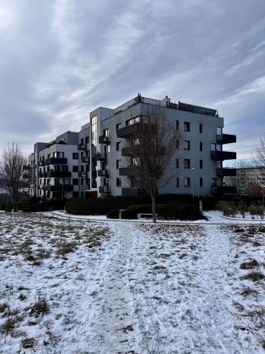 1 bedroom with open-plan kitchen flat to rent, 59 m², Houbalova, Brno, Jihomoravský Region 1 bedroom with open-plan kitchen flat to rent, 59 m², Houbalova, Brno, Jihomoravský Region