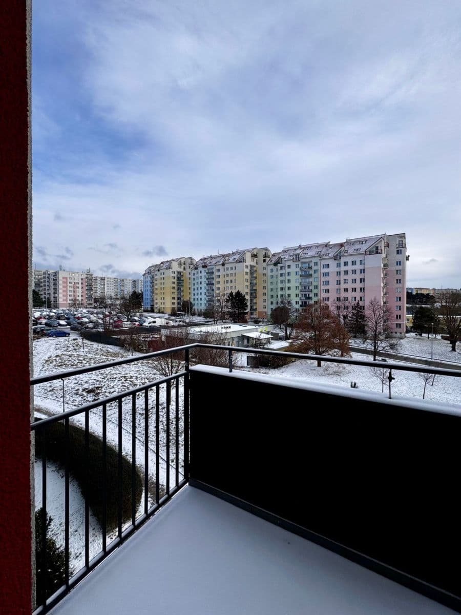 1 bedroom with open-plan kitchen flat to rent, 59 m², Houbalova, Brno, Jihomoravský Region 1 bedroom with open-plan kitchen flat to rent, 59 m², Houbalova, Brno, Jihomoravský Region