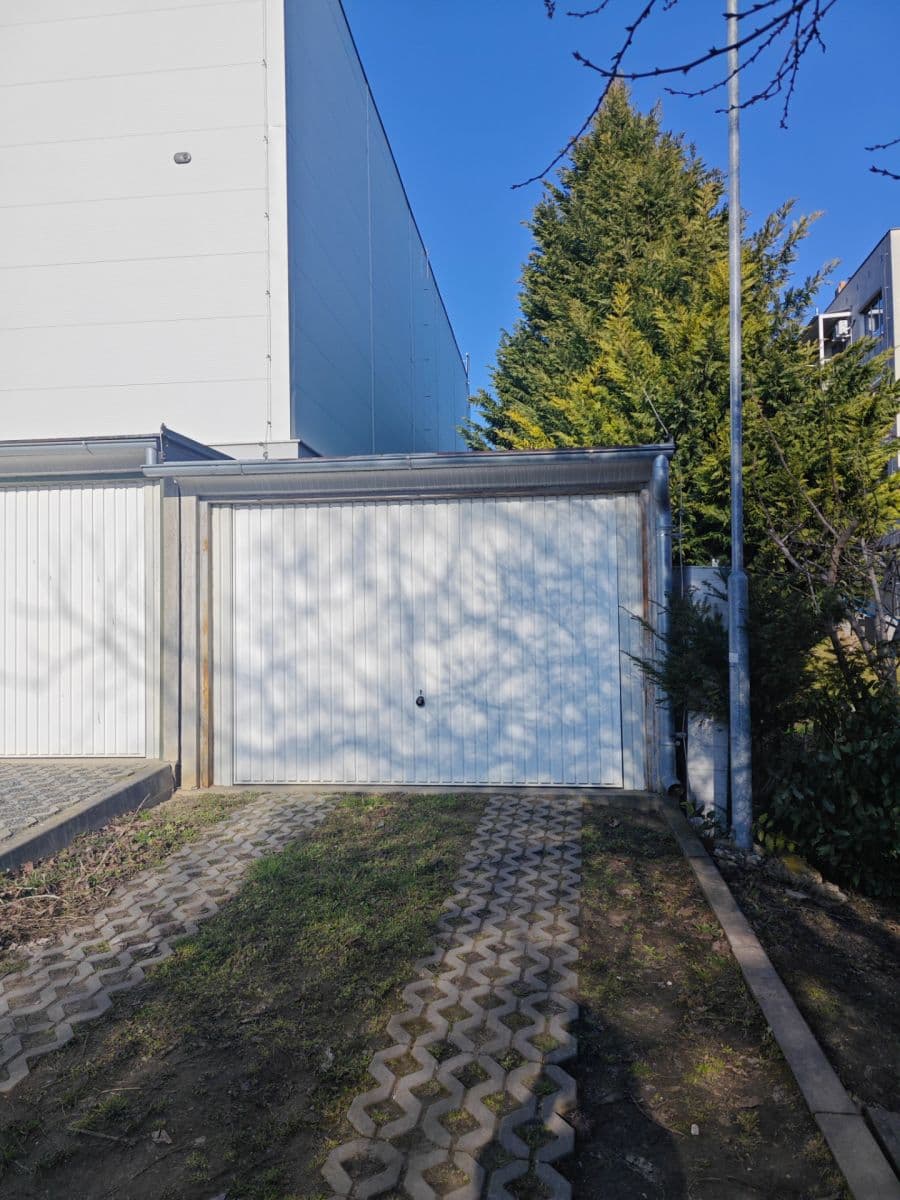 garage to rent, 19 m², Okružní, Hustopeče, Jihomoravský Region garage to rent, 19 m², Okružní, Hustopeče, Jihomoravský Region