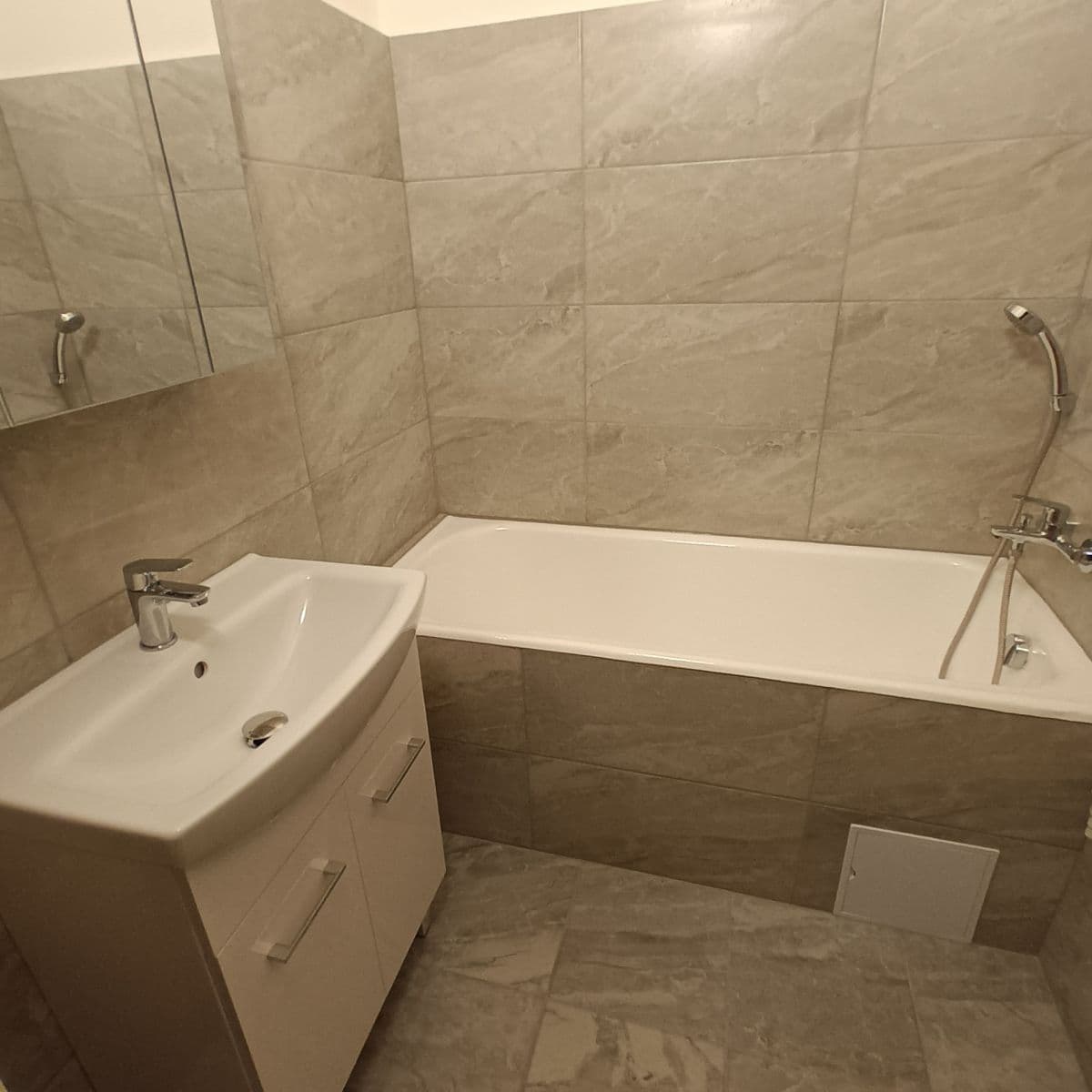 3 bedroom flat to rent, 104 m², Fričova, Dobříš, Středočeský Region 3 bedroom flat to rent, 104 m², Fričova, Dobříš, Středočeský Region