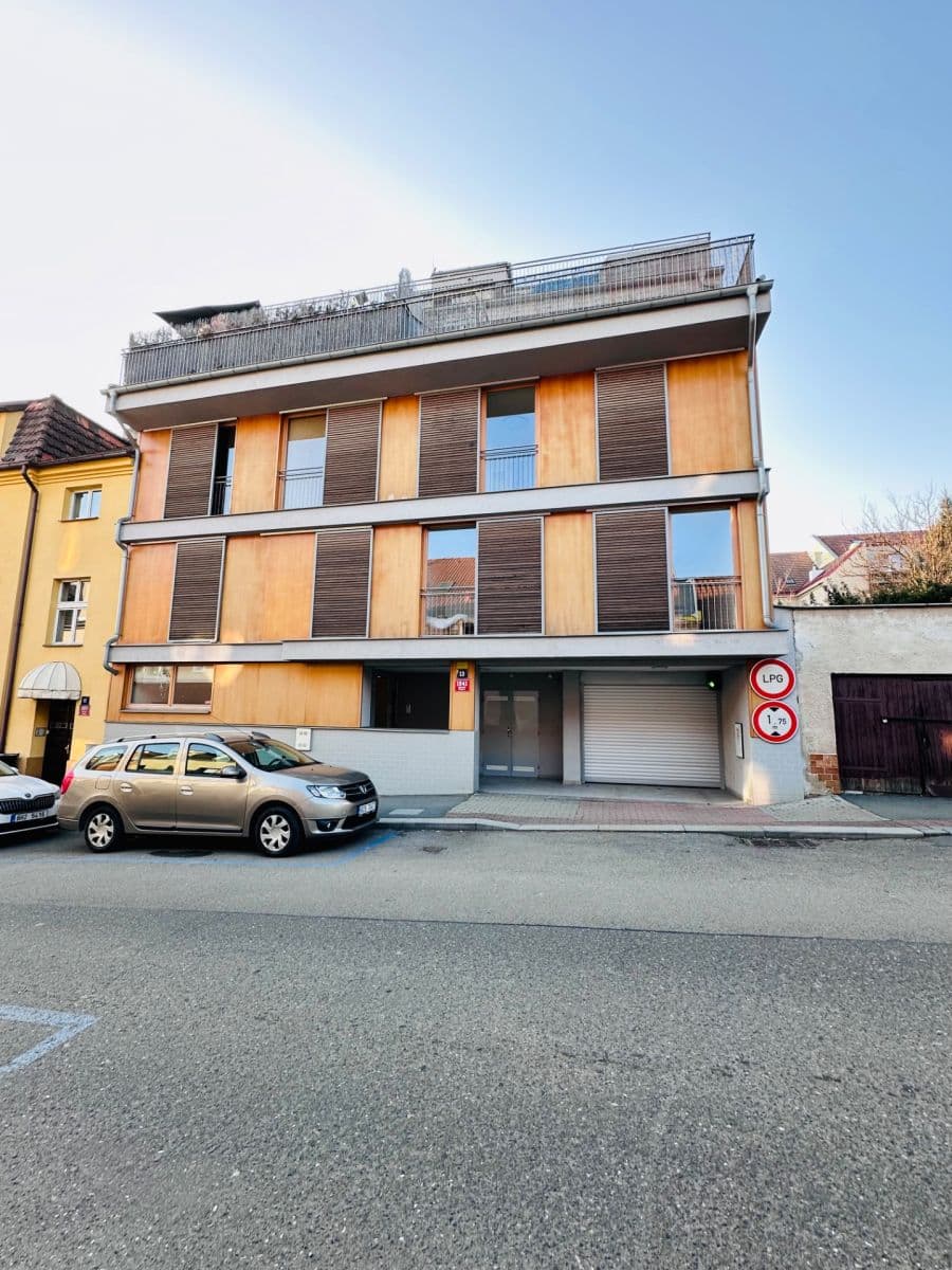 2 bedroom with open-plan kitchen flat to rent, 77 m², Pod Hliništěm, Prague, Prague 2 bedroom with open-plan kitchen flat to rent, 77 m², Pod Hliništěm, Prague, Prague