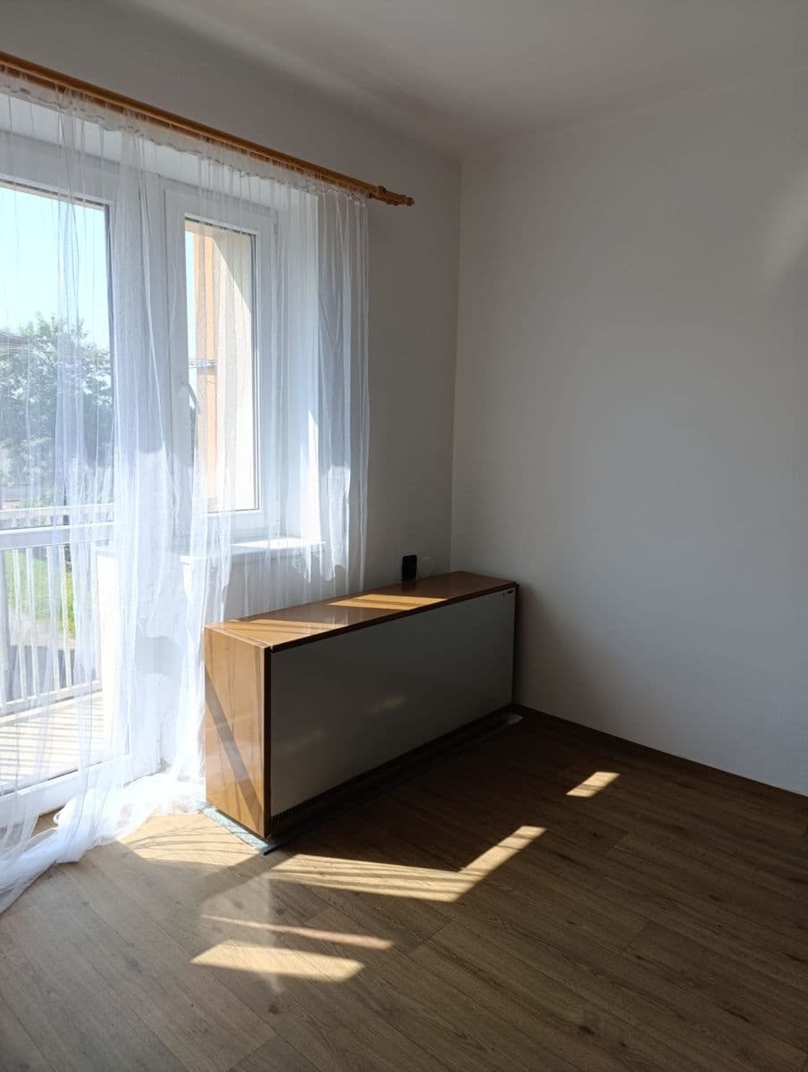 Studio flat to rent, 30 m², Pod Vodojemem, Červený Kostelec, Královéhradecký Region Studio flat to rent, 30 m², Pod Vodojemem, Červený Kostelec, Královéhradecký Region