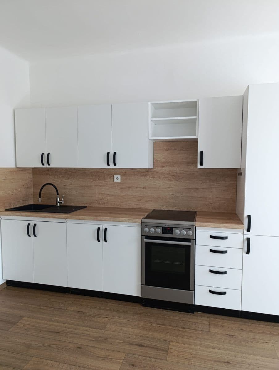 Studio flat to rent, 30 m², Pod Vodojemem, Červený Kostelec, Královéhradecký Region Studio flat to rent, 30 m², Pod Vodojemem, Červený Kostelec, Královéhradecký Region